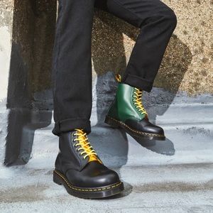 RARE* 1460 CONTRAST SMOOTH LEATHER LACE UP BOOTS DR MARTENS, LIMITED EDITION